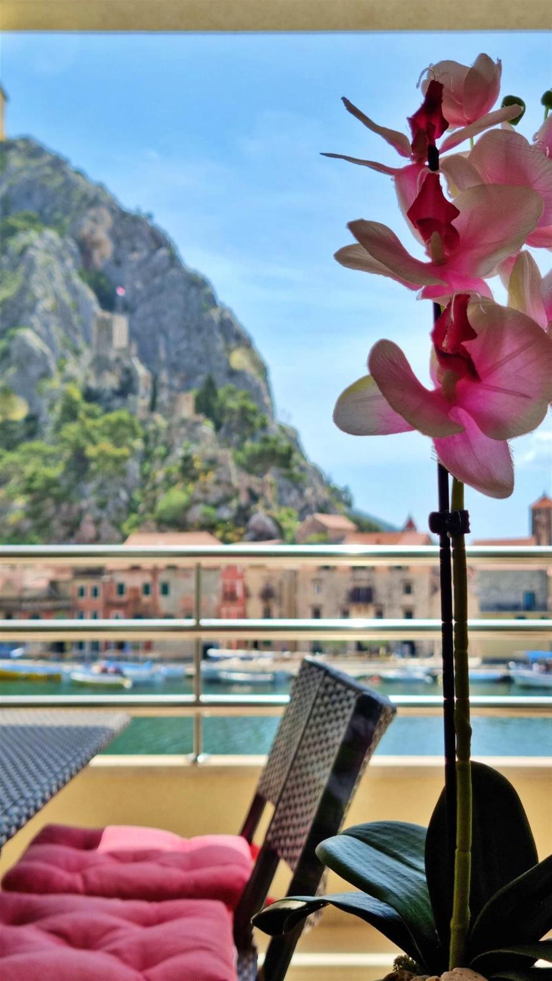 Appartamento Mitra Zonata Blue Omiš Esterno foto