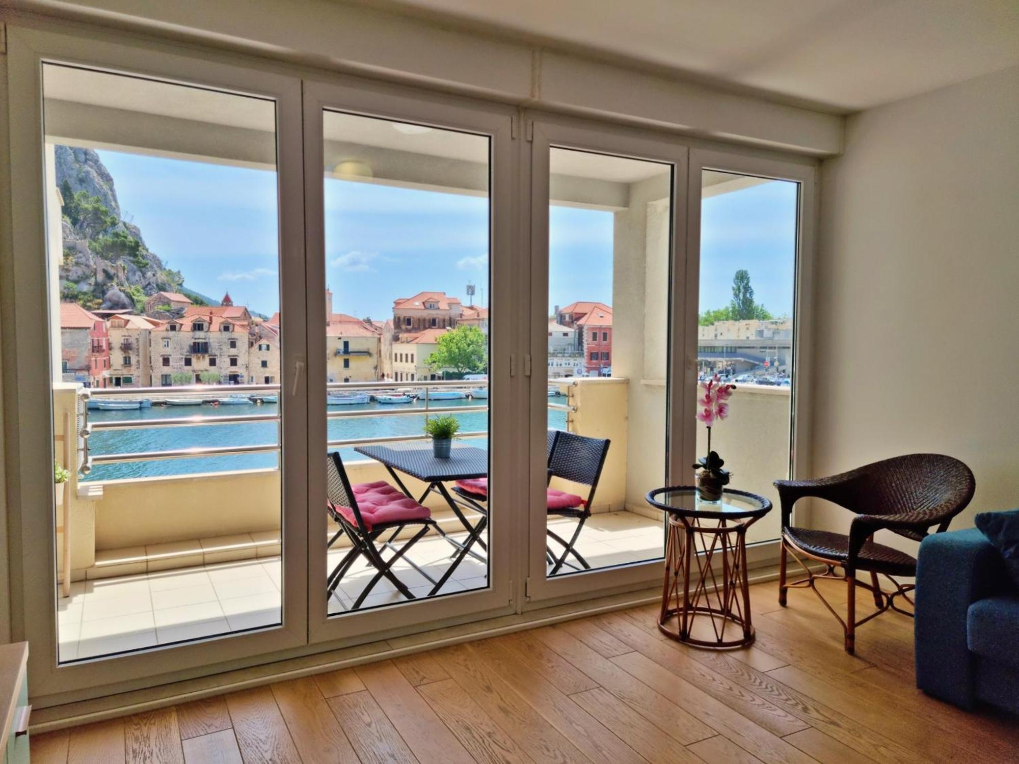 Appartamento Mitra Zonata Blue Omiš Esterno foto
